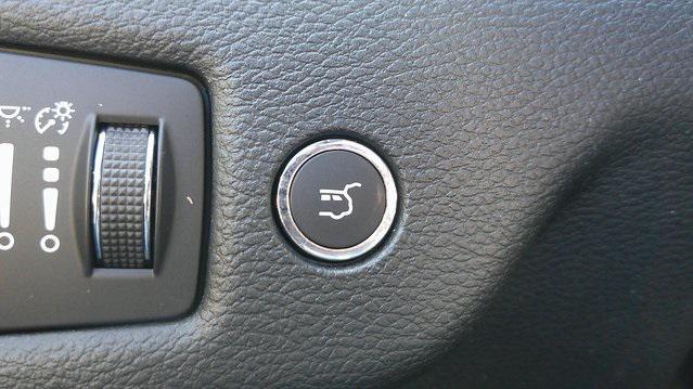 used 2018 Jeep Cherokee car, priced at $17,500