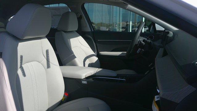 new 2025 Hyundai Sonata Hybrid car, priced at $39,099