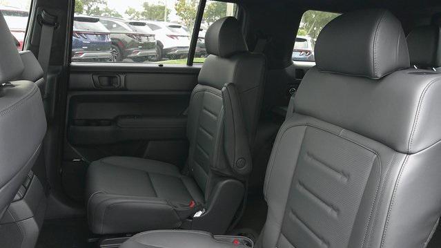new 2025 Hyundai SANTA FE HEV car, priced at $49,586