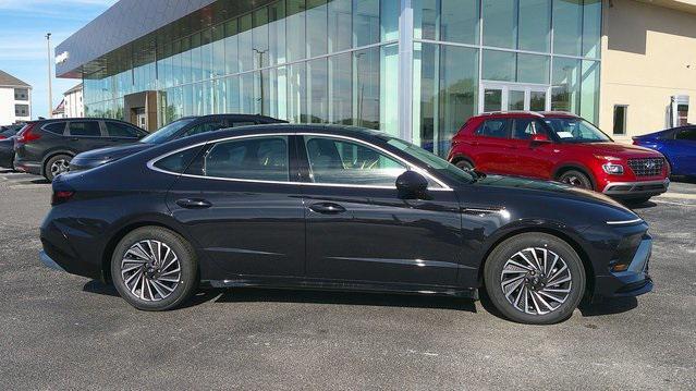 new 2025 Hyundai Sonata Hybrid car, priced at $32,015