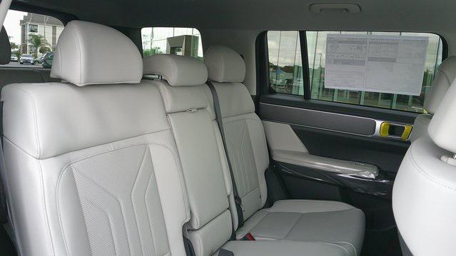 new 2025 Hyundai Santa Fe car, priced at $39,077