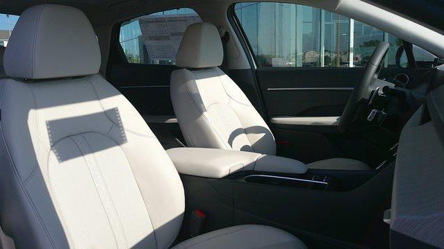 new 2025 Hyundai Sonata Hybrid car, priced at $38,635