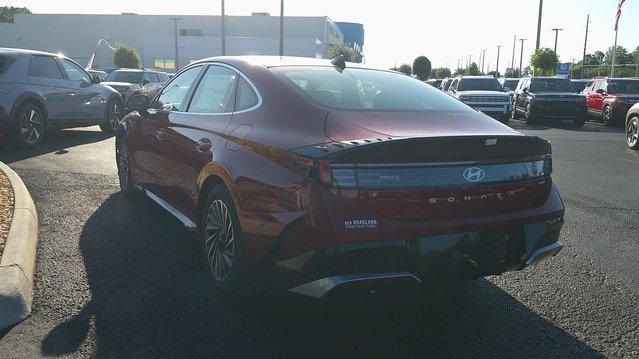 new 2025 Hyundai Sonata Hybrid car, priced at $39,061