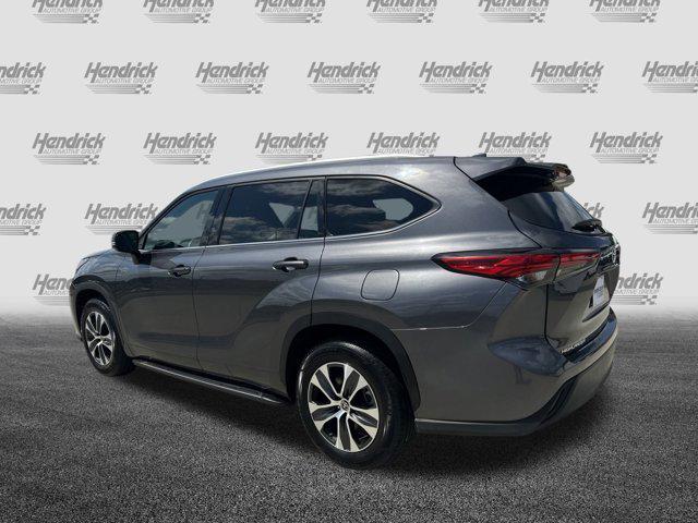 used 2022 Toyota Highlander car, priced at $35,887