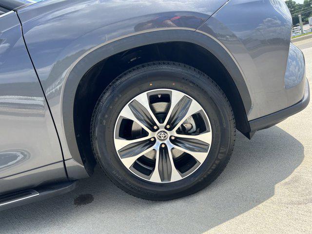 used 2022 Toyota Highlander car, priced at $35,887