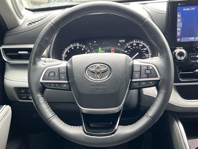 used 2022 Toyota Highlander car, priced at $40,887