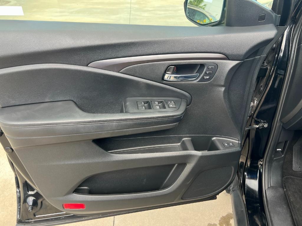 used 2021 Honda Pilot car, priced at $29,995