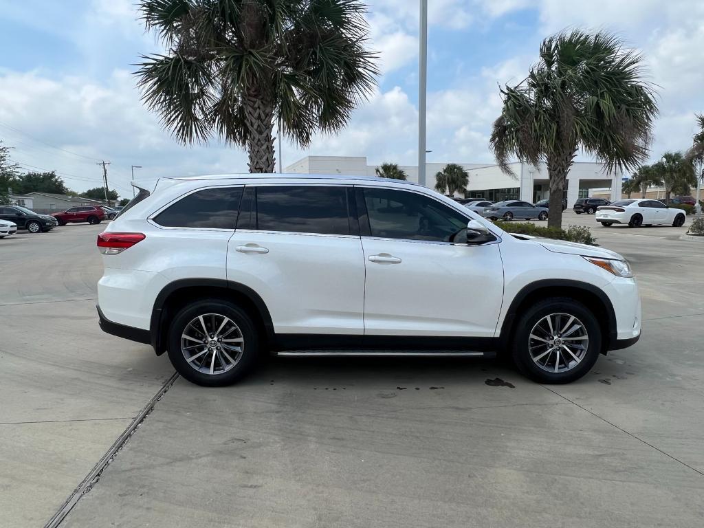 used 2019 Toyota Highlander car, priced at $26,995
