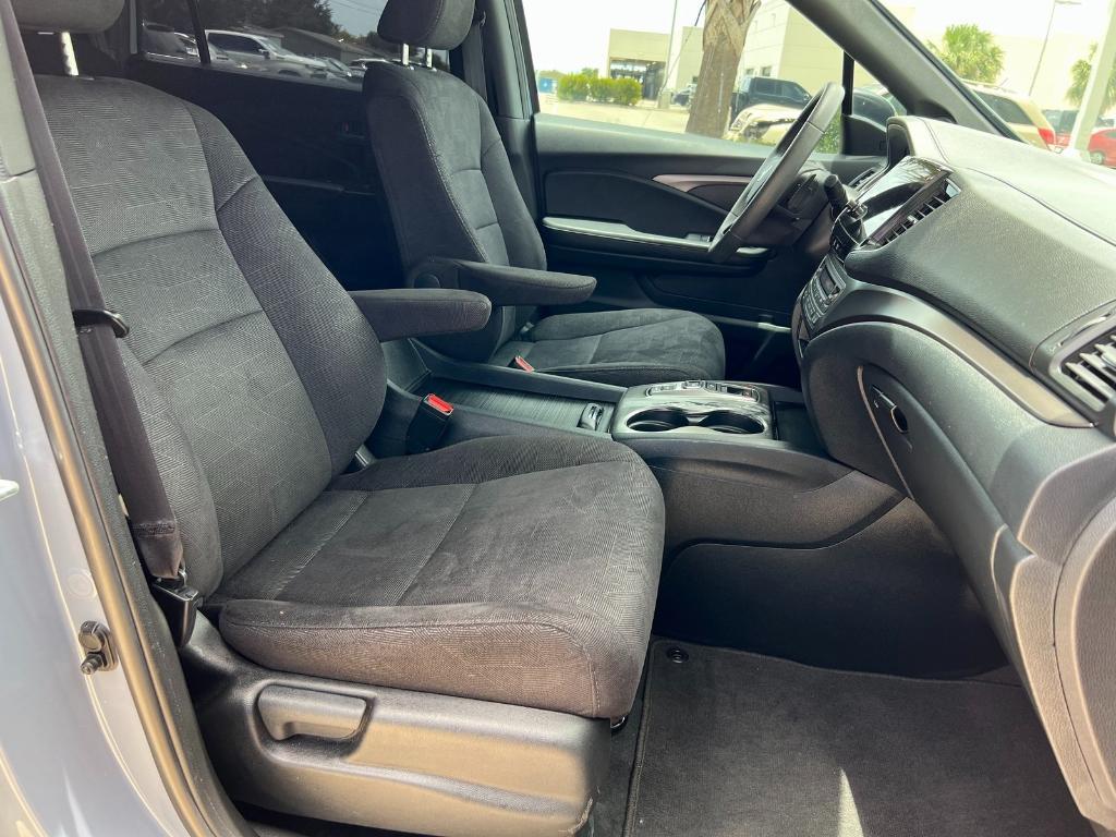 used 2022 Honda Pilot car, priced at $28,995