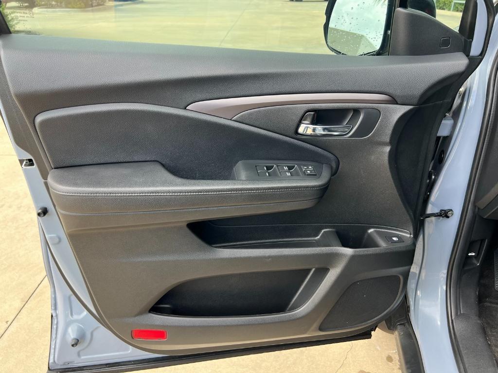 used 2022 Honda Pilot car, priced at $28,995