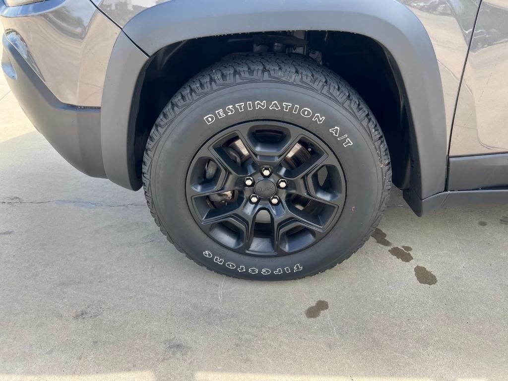 used 2019 Jeep Cherokee car, priced at $23,852