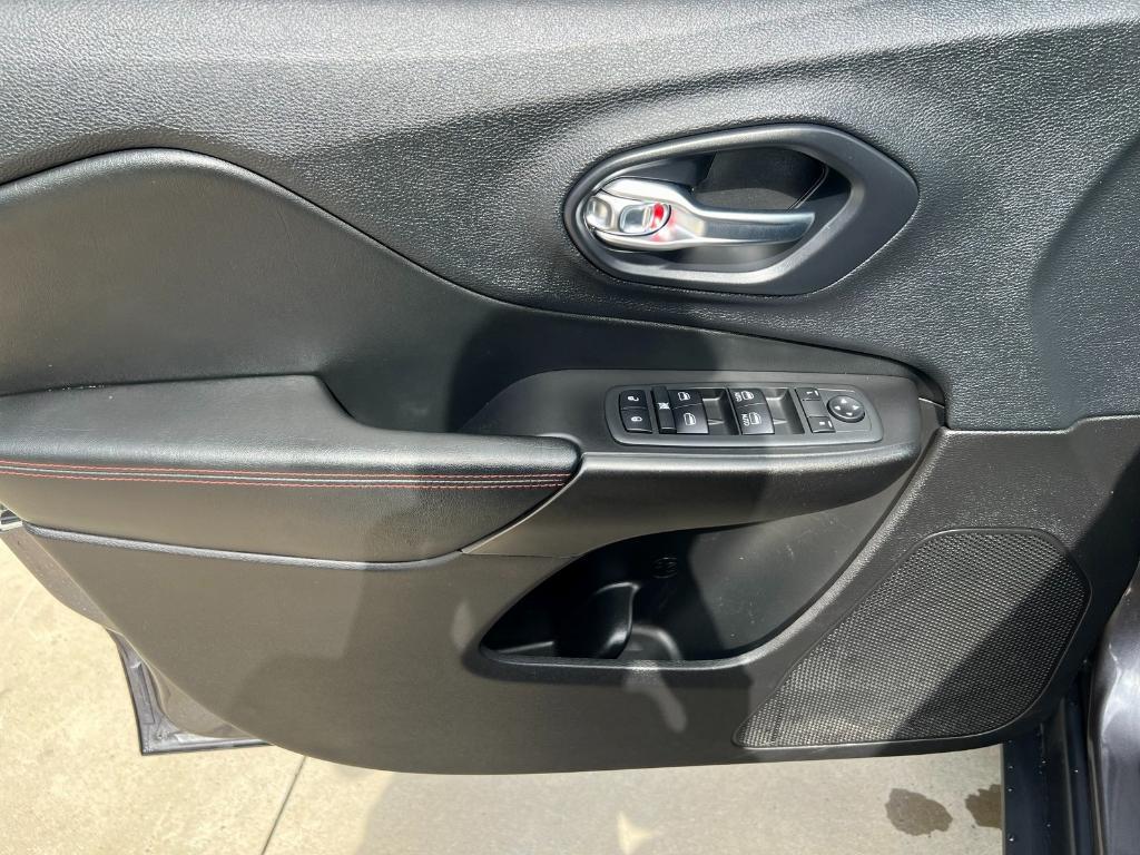 used 2019 Jeep Cherokee car, priced at $23,852