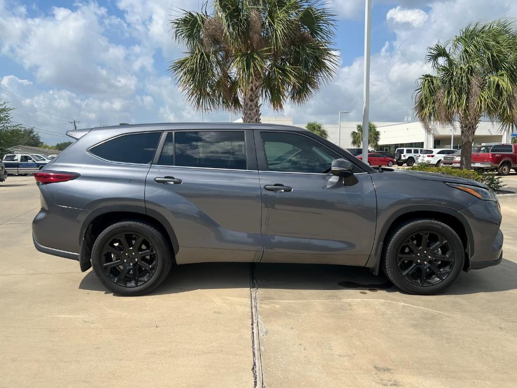 used 2023 Toyota Highlander car, priced at $31,995