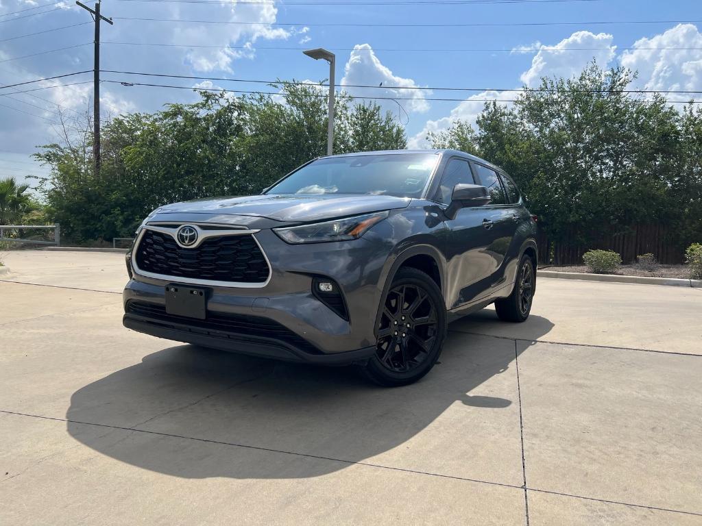 used 2023 Toyota Highlander car, priced at $31,995