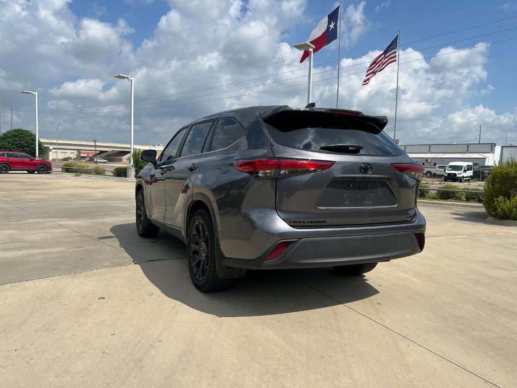 used 2023 Toyota Highlander car, priced at $31,995
