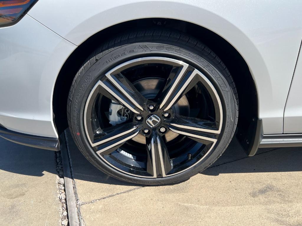new 2025 Honda Accord Hybrid car