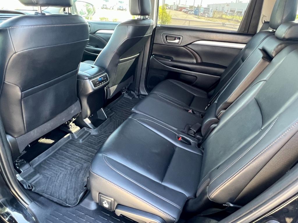 used 2019 Toyota Highlander car, priced at $26,995