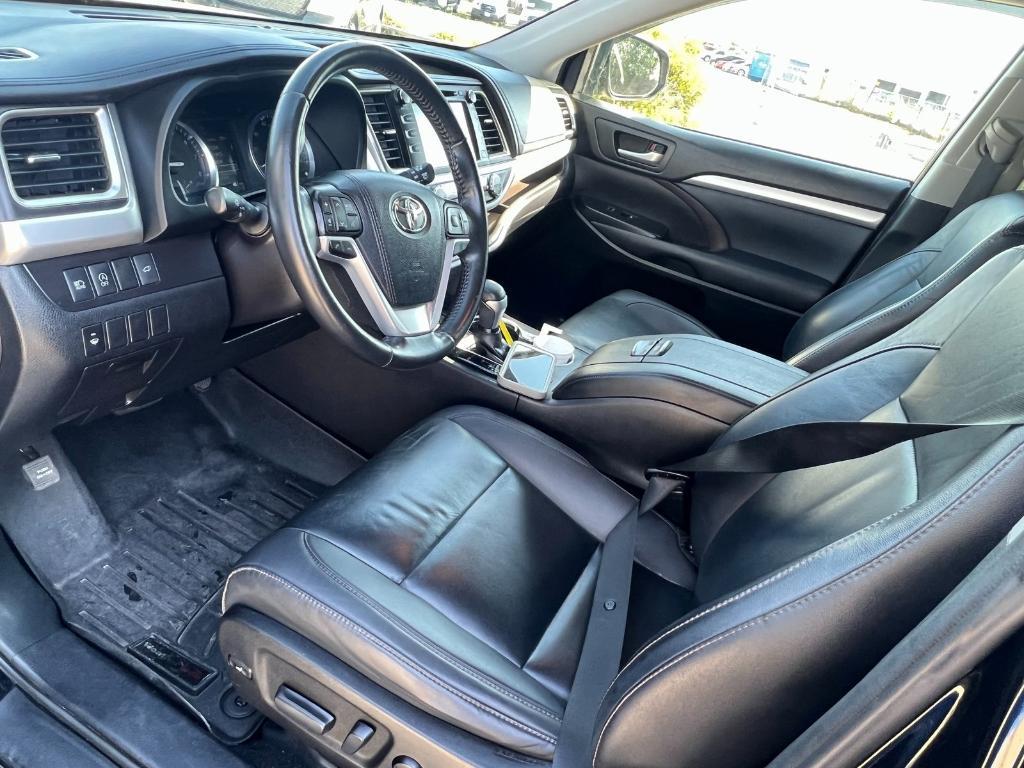 used 2019 Toyota Highlander car, priced at $26,995