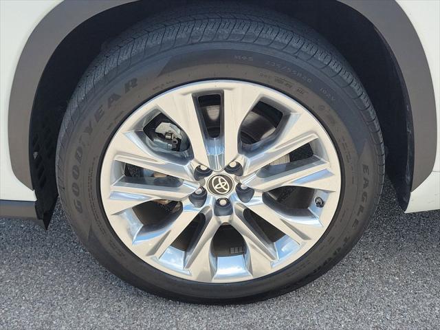 used 2024 Toyota Highlander Hybrid car, priced at $49,993