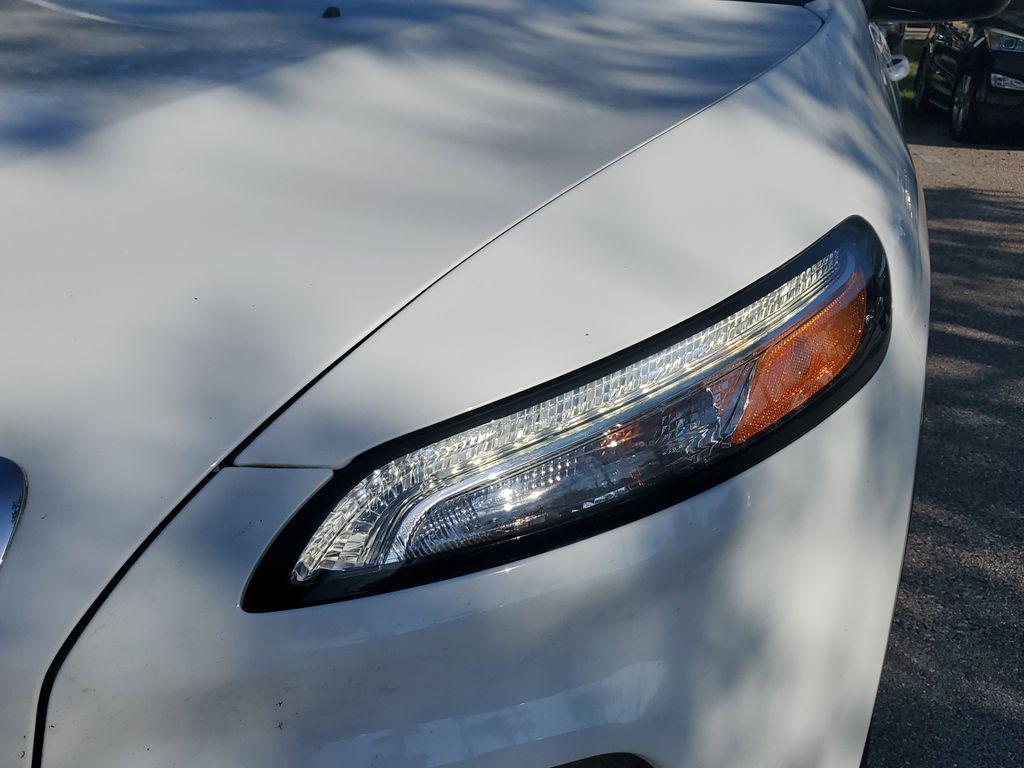 used 2018 Jeep Cherokee car, priced at $12,556