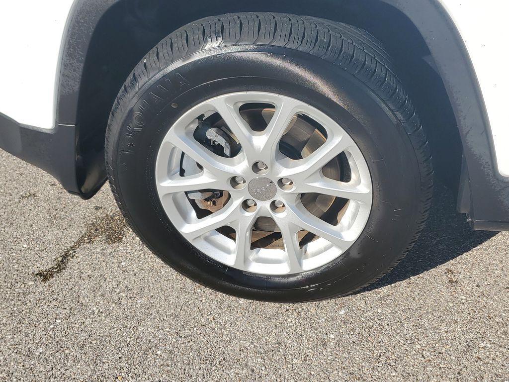 used 2018 Jeep Cherokee car, priced at $12,556