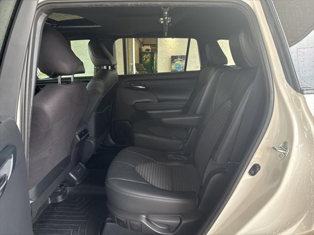 used 2021 Toyota Highlander car, priced at $32,986