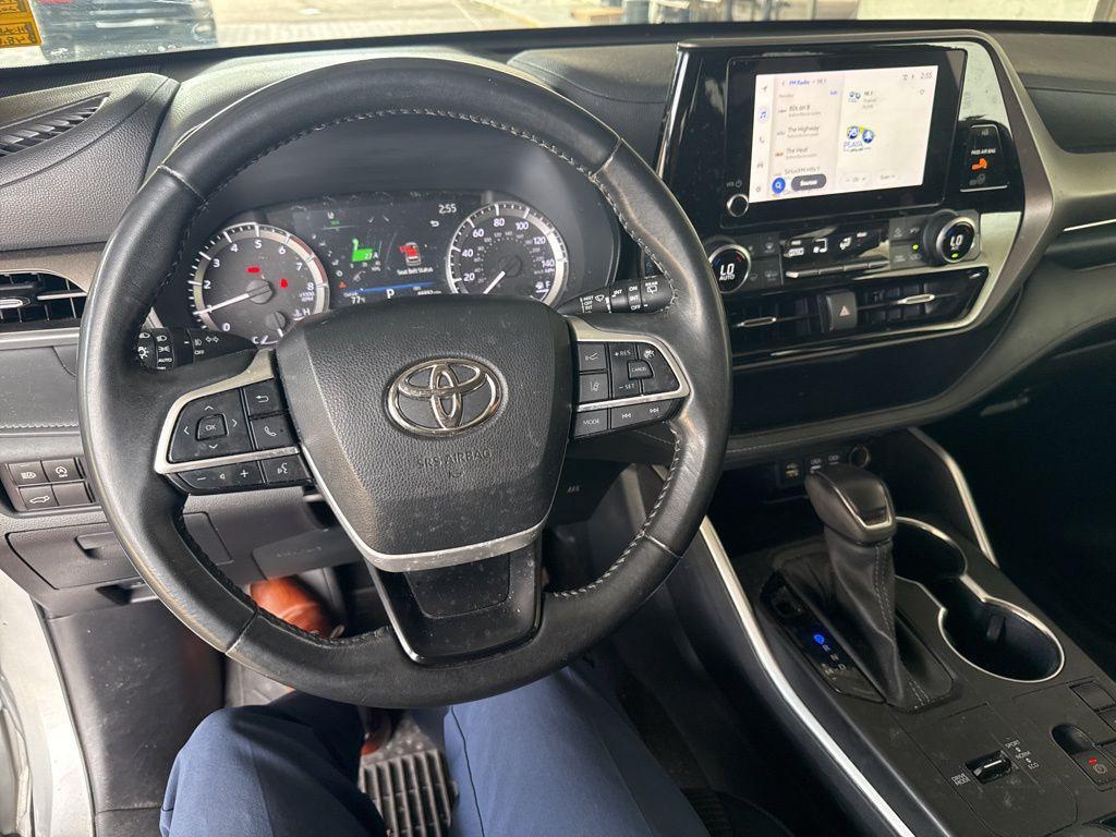 used 2023 Toyota Highlander car, priced at $30,986