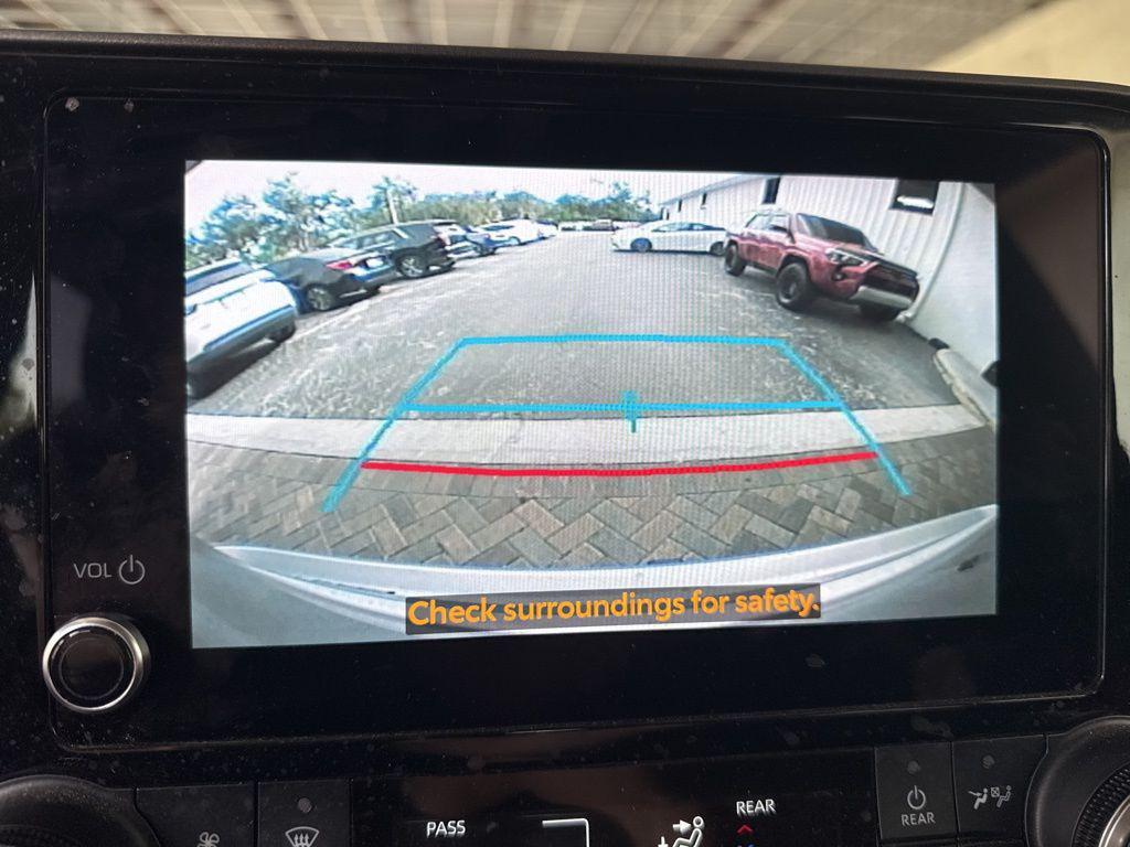 used 2023 Toyota Highlander car, priced at $30,986