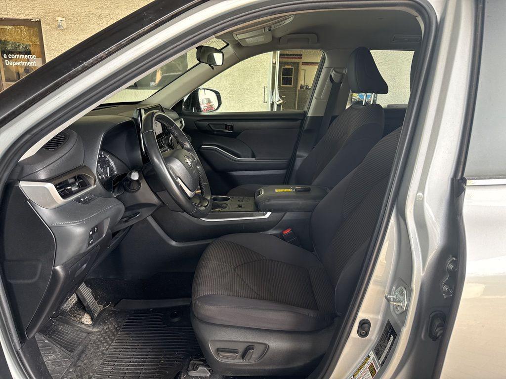 used 2023 Toyota Highlander car, priced at $30,986
