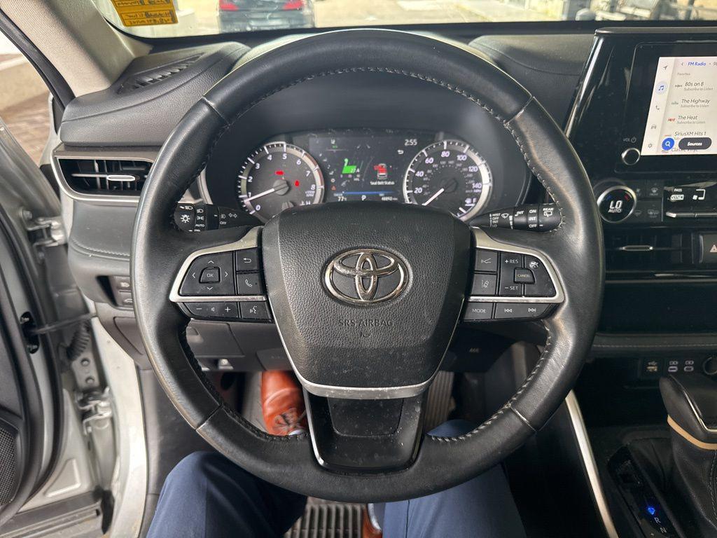 used 2023 Toyota Highlander car, priced at $30,986