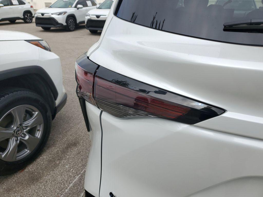 used 2025 Toyota Sienna car, priced at $45,552