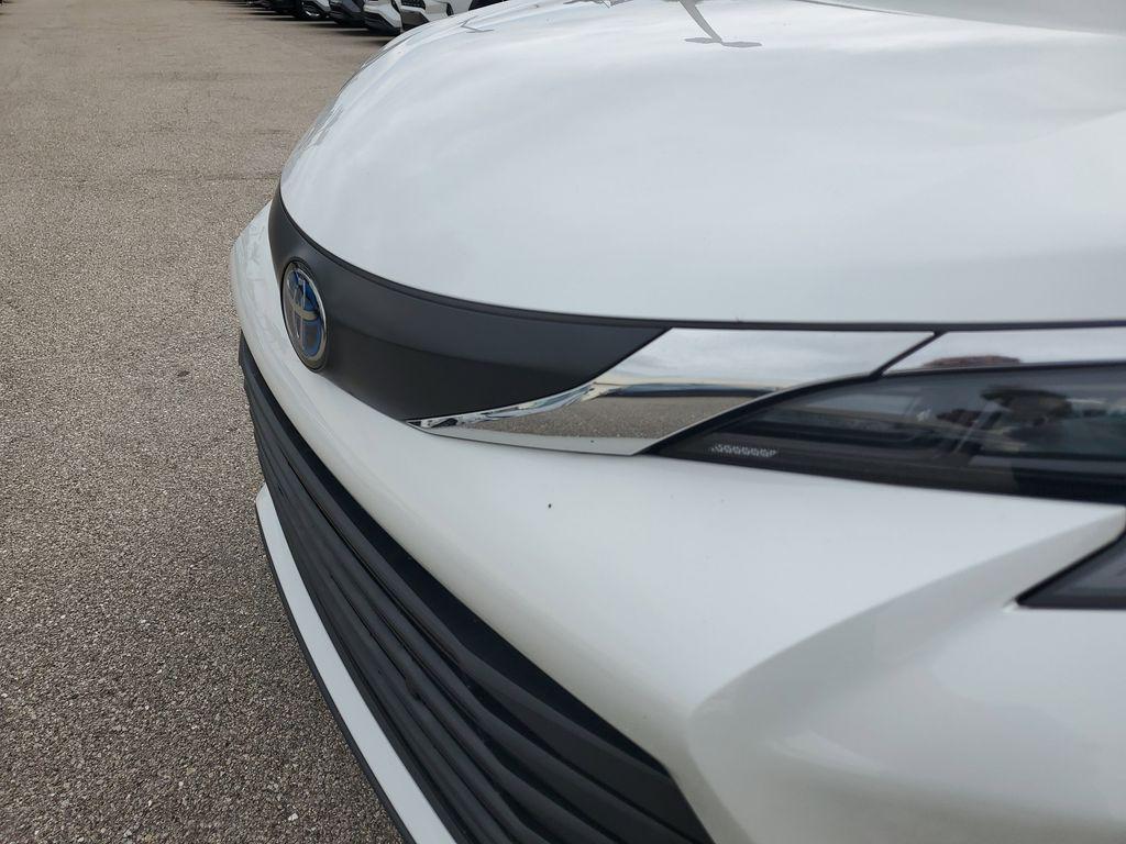 used 2025 Toyota Sienna car, priced at $45,552