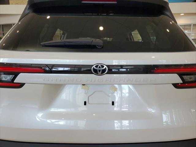 new 2025 Toyota Highlander car, priced at $45,548