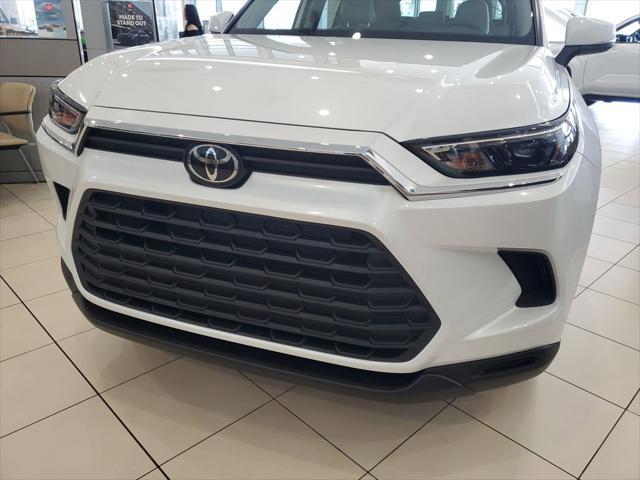 new 2025 Toyota Highlander car, priced at $45,548