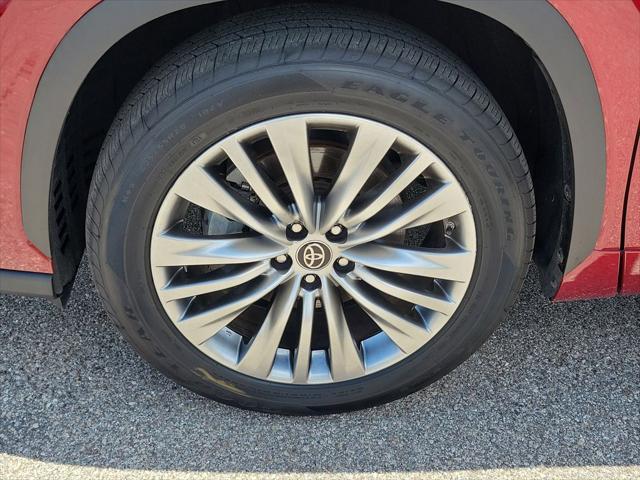 used 2023 Toyota Highlander car, priced at $39,496