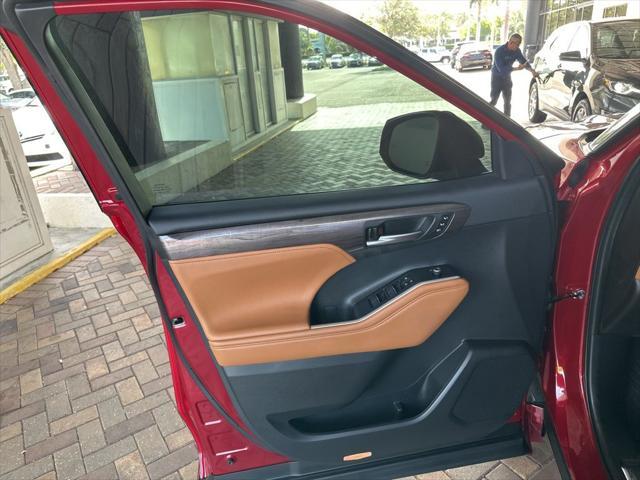 used 2023 Toyota Highlander car, priced at $40,553