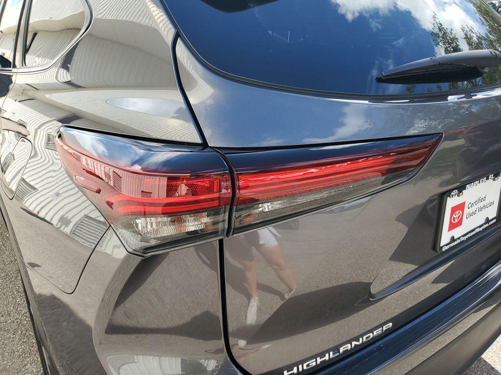 used 2024 Toyota Highlander Hybrid car, priced at $42,553
