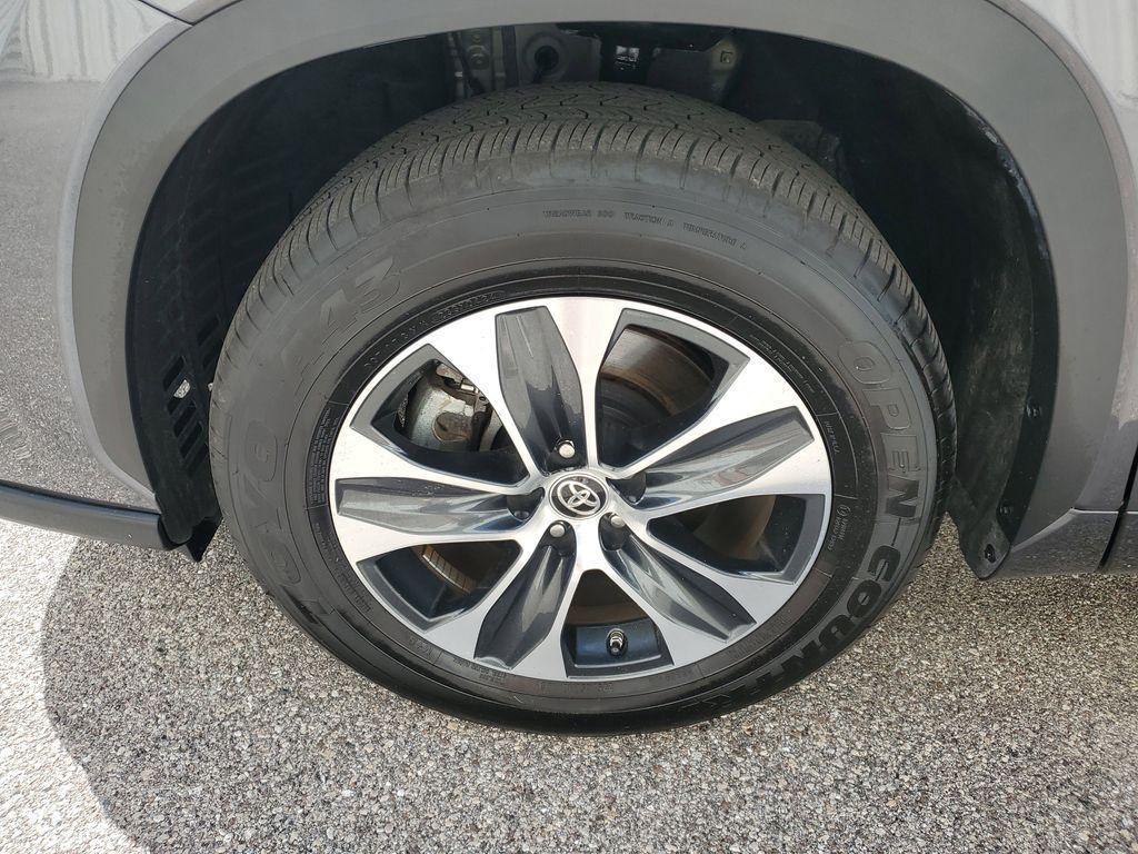 used 2024 Toyota Highlander Hybrid car, priced at $42,553