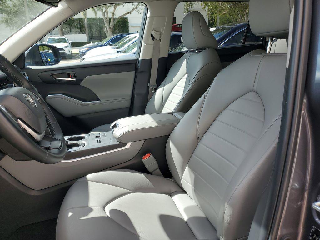 used 2024 Toyota Highlander Hybrid car, priced at $42,553