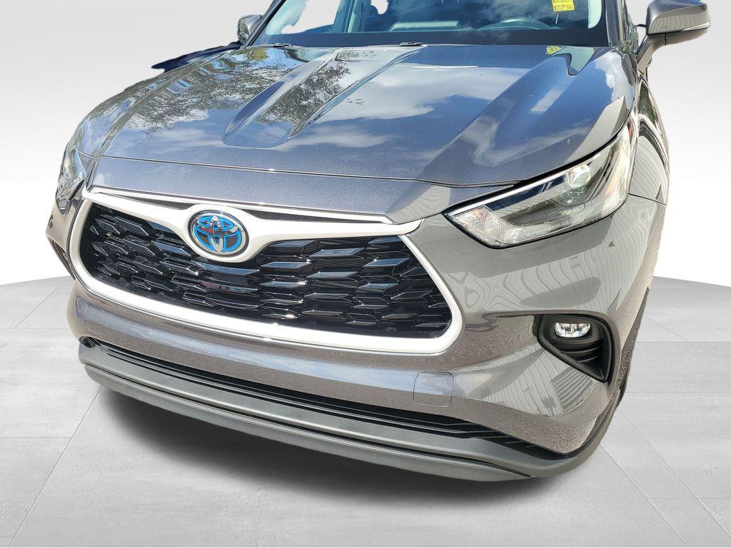 used 2024 Toyota Highlander Hybrid car, priced at $42,553