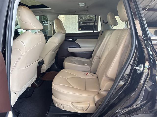 used 2022 Toyota Highlander car, priced at $34,586