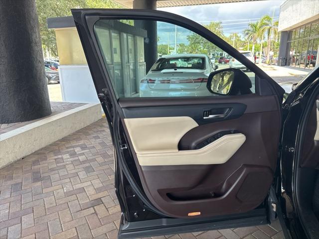 used 2022 Toyota Highlander car, priced at $34,586