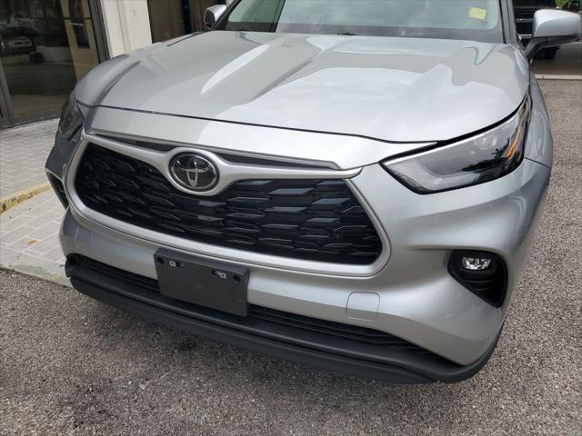 used 2023 Toyota Highlander car, priced at $39,653