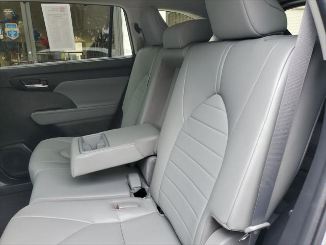 used 2023 Toyota Highlander car, priced at $39,653
