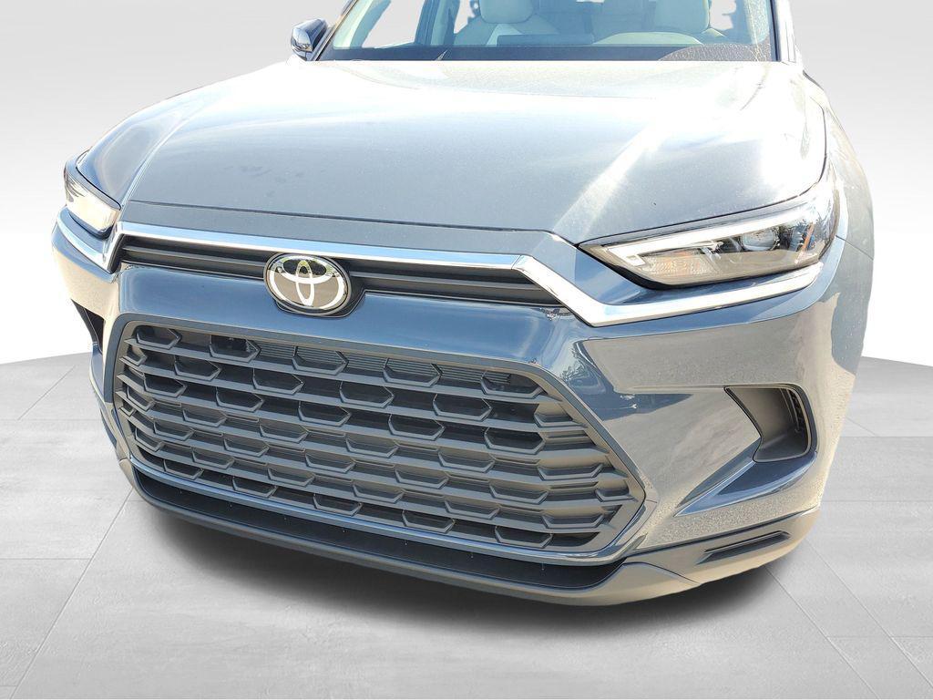 new 2026 Toyota Highlander car, priced at $43,219