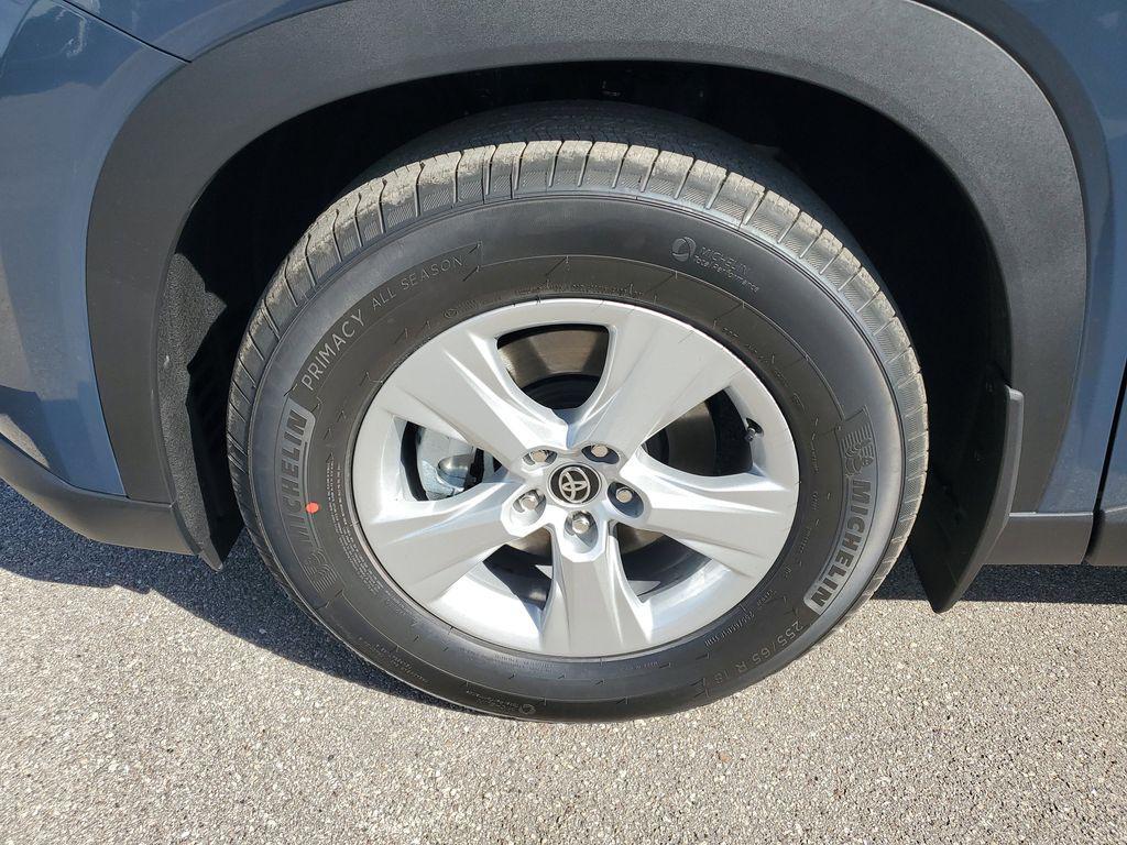 new 2026 Toyota Highlander car, priced at $43,219