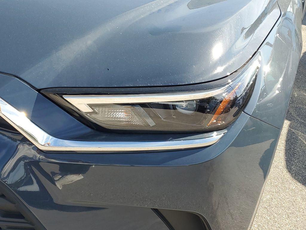 new 2026 Toyota Highlander car, priced at $43,219