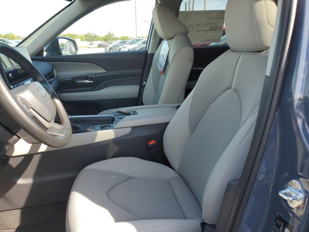 new 2026 Toyota Highlander car, priced at $43,219