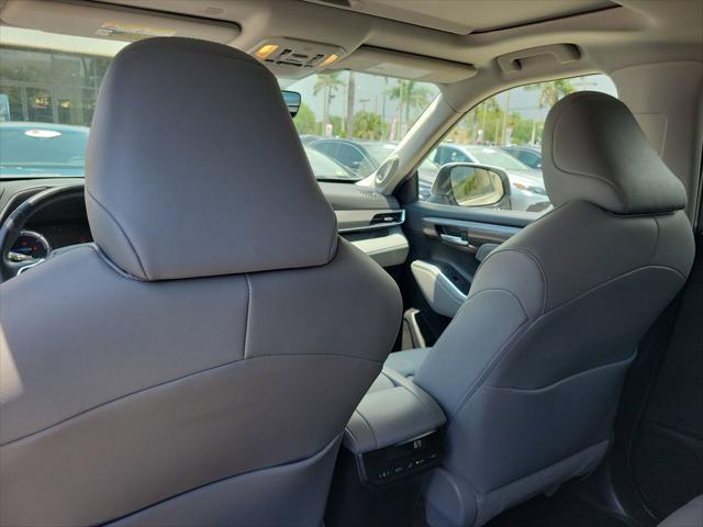 used 2022 Toyota Highlander Hybrid car, priced at $38,552