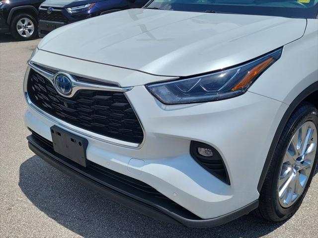 used 2022 Toyota Highlander Hybrid car, priced at $38,552